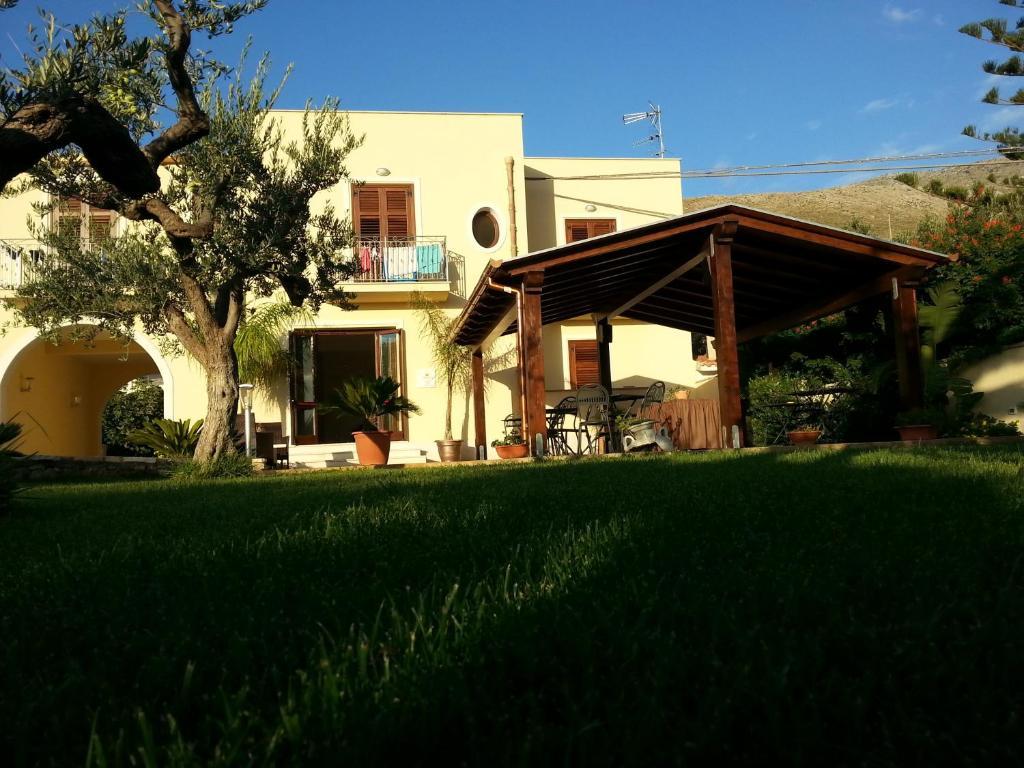 Trigrana Vacanze Hotel Castelluzzo Exterior foto